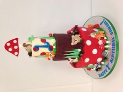 forest animals as decorations for a festive cake