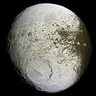 Saturns Moon Iapetus