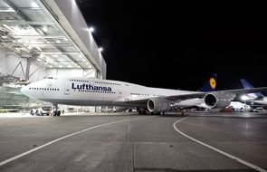Estrena La Reina De Los Cielos El Boeing M aacutes Grande Que A380