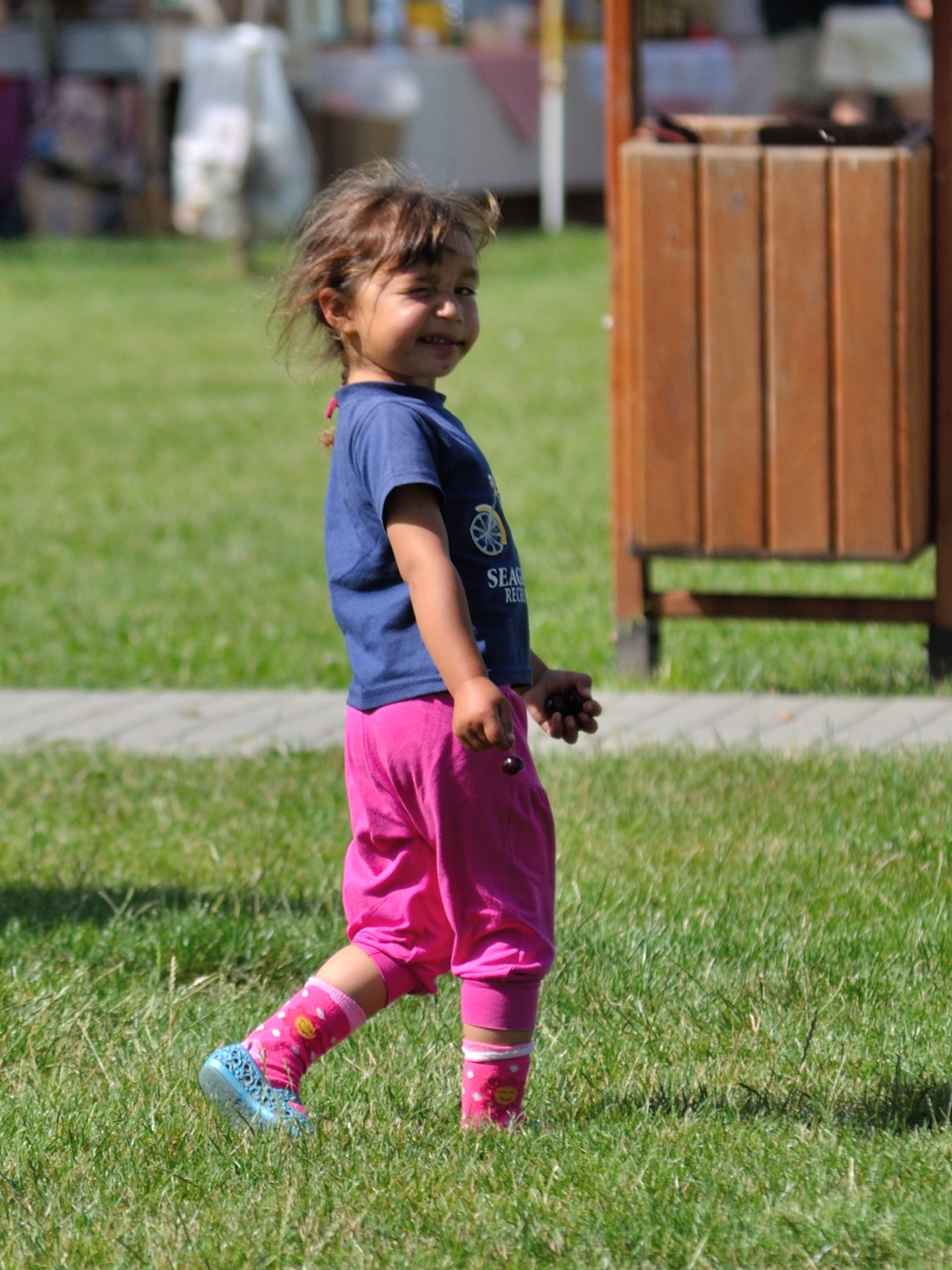 Little girl in pink shorts in the park free image download