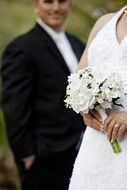 wedding bouquet in bride&#039;s hands