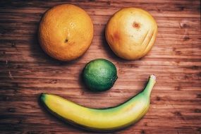 picture of the smiley face made of fruits