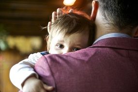 the arms of the child and the father