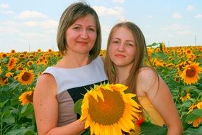 mom and daughter with sunflower