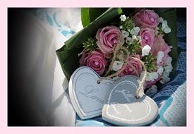 wedding bouquet with heart form cards