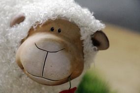 Smiling easter sheep decoration