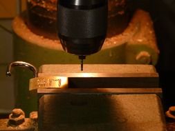 milling machine engraving love lock