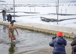 swimming in cold water in winter