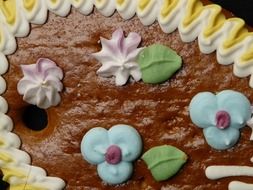 gingerbread decorated with flowers and leaves