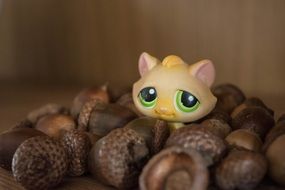 Petshop yellow Cat figure in Acorn