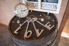 Metal keys love wedding clock decoration