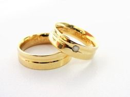 gold rings with honeymooners