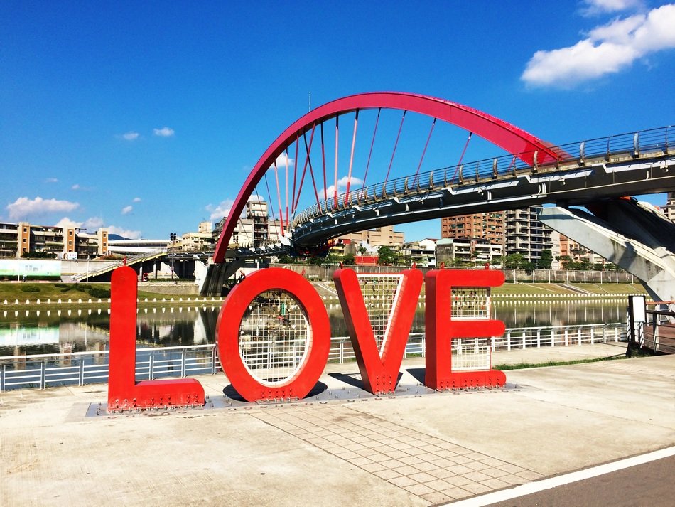 figure text love in the park