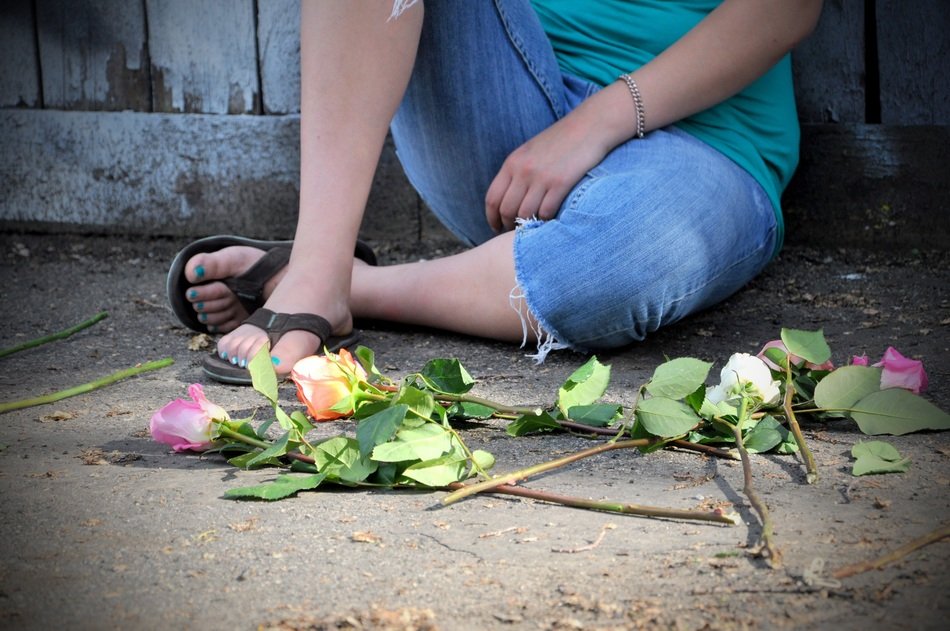 roses on the ground at the feet
