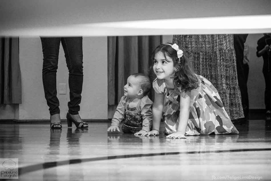 strikingly beautiful children play