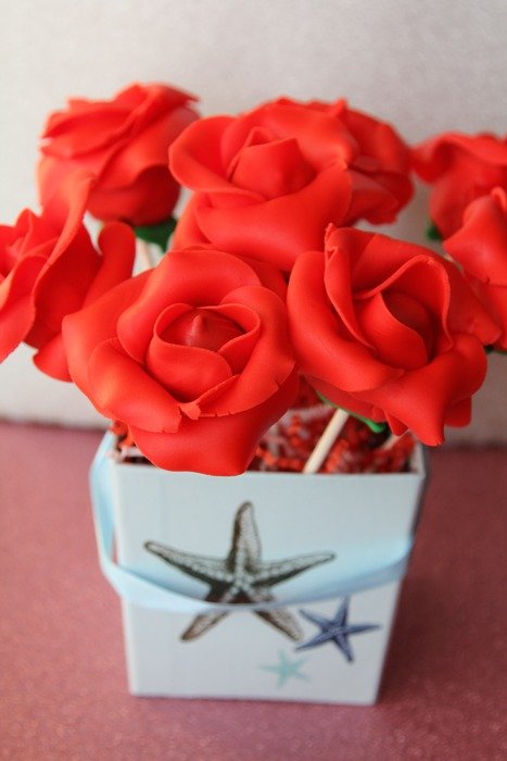 red edible flowers in pack