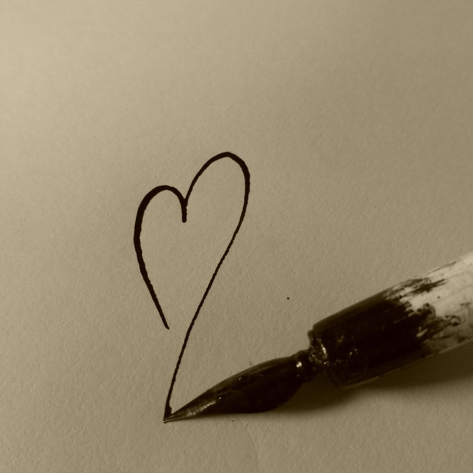 closeup picture of the heart drawn by a pen