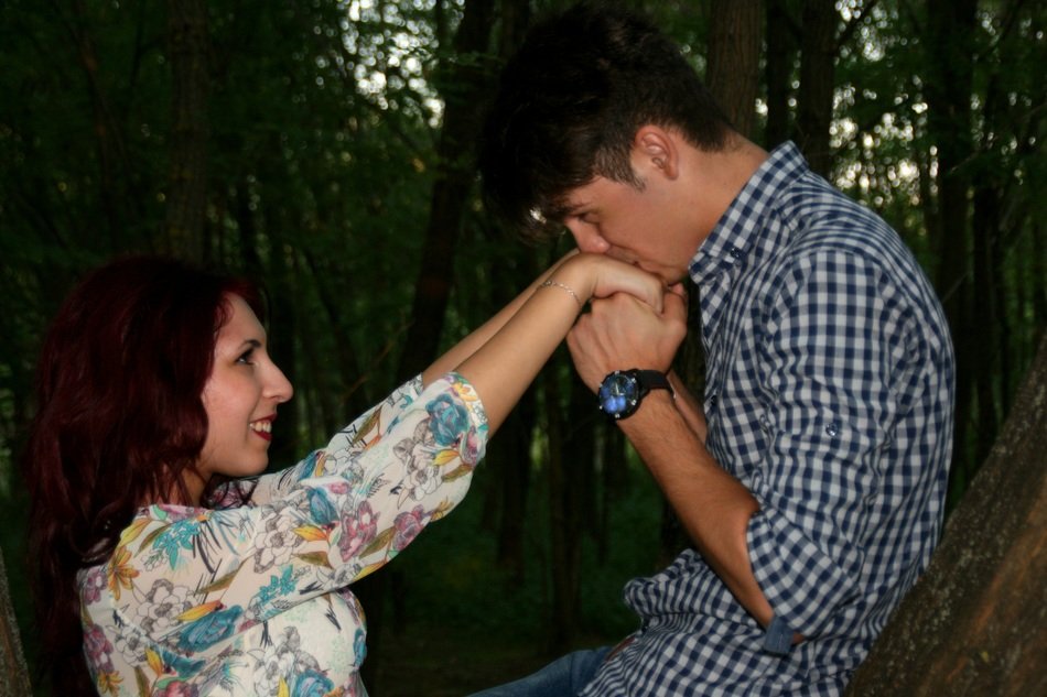 couple in live in the forest