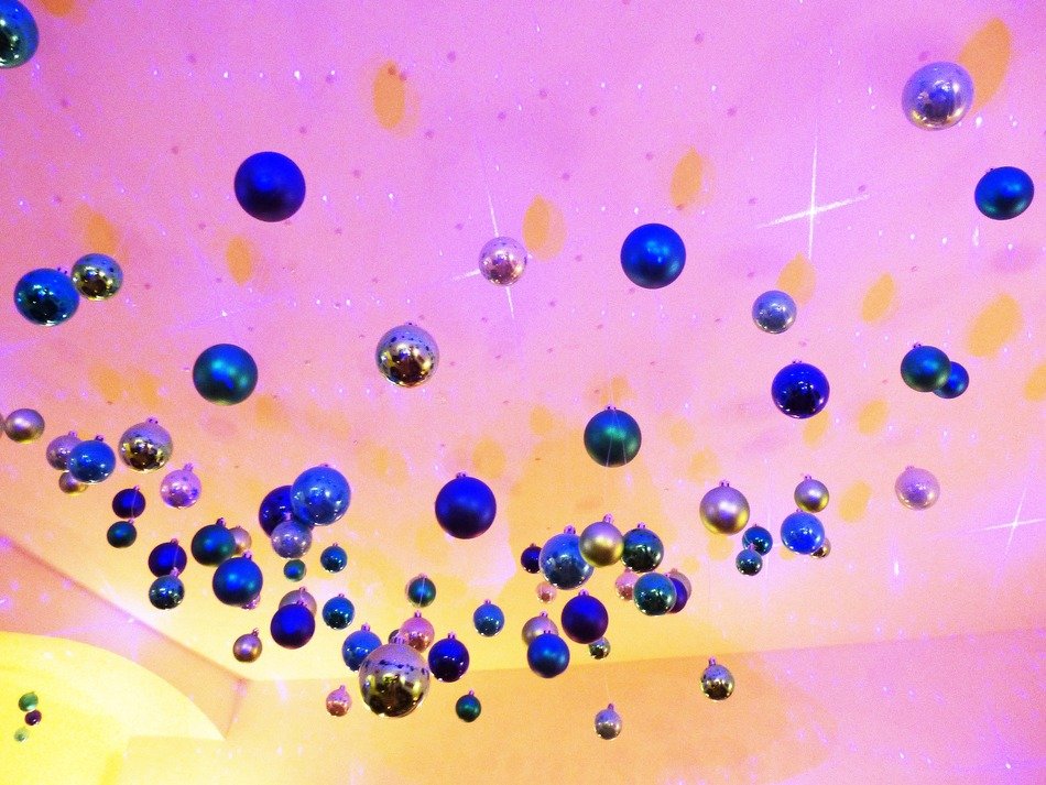 balls on the christmas eve