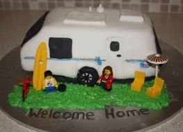 cake with a car for camping