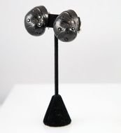 Karl Lagerfeld For Fendi Sea Shell Motif Runway Ear Clips Image 6