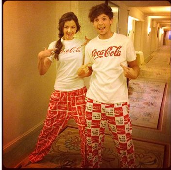 Louis Tomlinson And Eleanor Calder Kissing