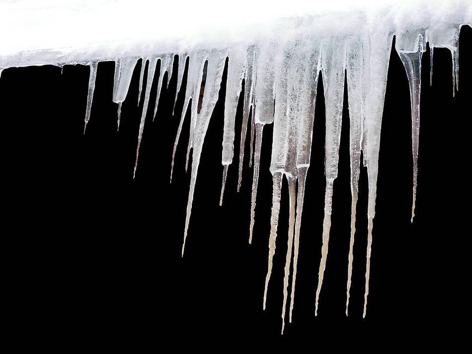 picture of the icicles in a dark