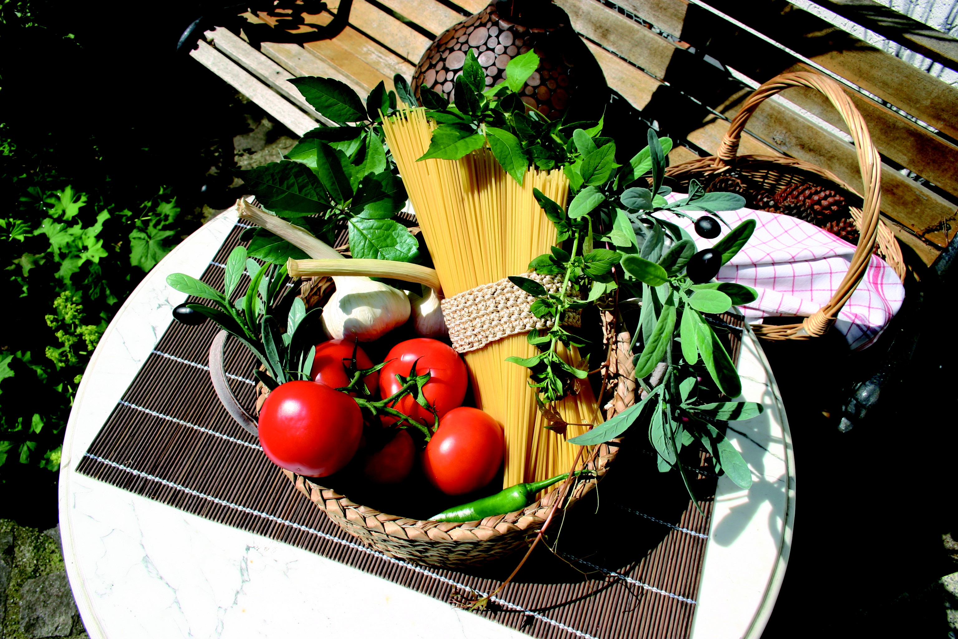 pasta-with-vegetables-in-italy-free-image-download