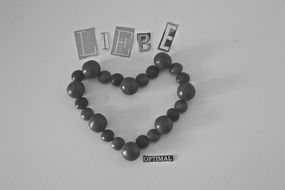 heart laid out of small pebble liebe optimal