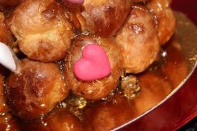 Delicious eclairs with honey