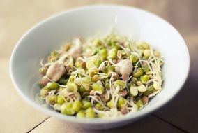 healthy vegen salad with beans