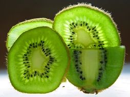 cut kiwi, fruit discs