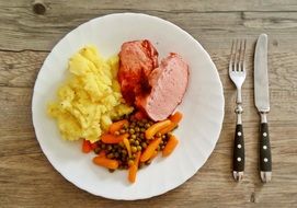 mashed potatoes with ham and beans