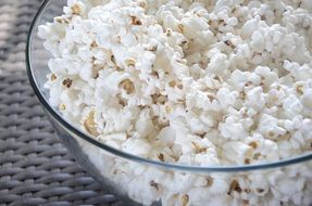 deep transparent plate with popcorn close-up