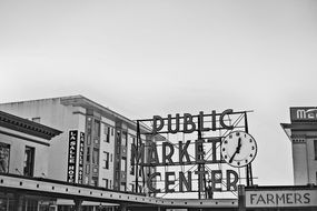 seattle starbucks pikes peak clock public market