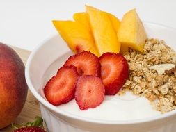 granola with yogurt, peach and strawberry
