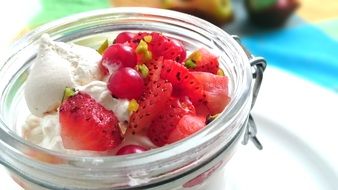 meringues with fresh berries