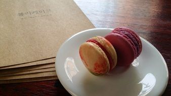 macaroon snack dessert food