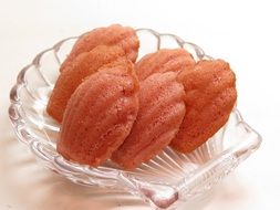 Cookies in the form of shells on a plate