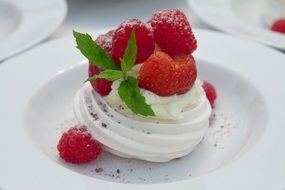 meringues raspberry