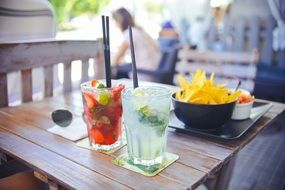 cocktails strawberry and mint mohito