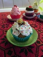 beautifully decorated cupcakes