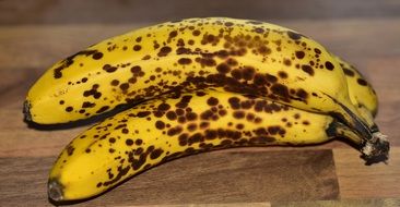 ripe bananas in dark spots