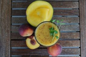 peach and mango smothie