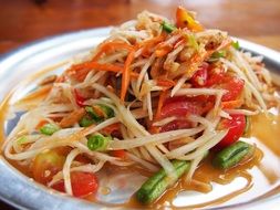 Spicy papaya salad
