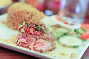 tuna steak with vegetables