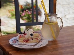 dessert cake and lemonade