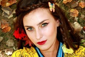 makup and hairstyle of the girl in autumn style