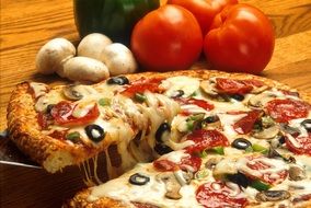 pizza mushrooms and tomatoes