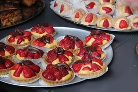 strawberry sweet cupcake desserts
